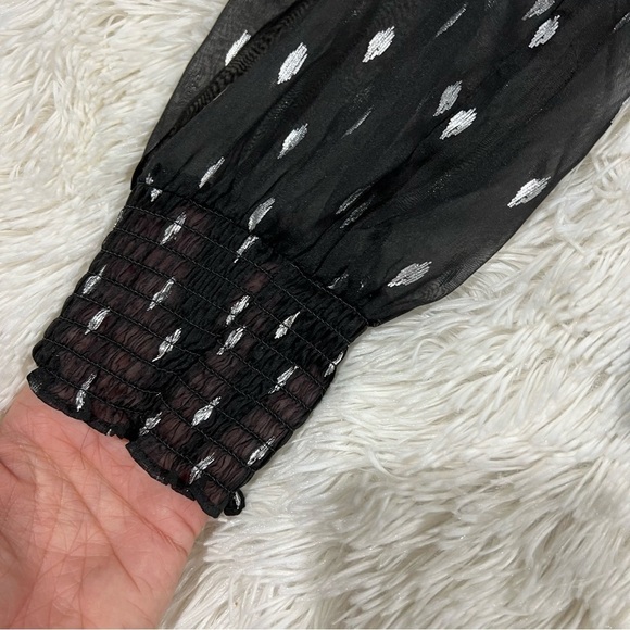 1.STATE Metallic Foil Print V-Neck High-Low Blouse Long Sleeve Size Medium - Picture 4 of 9